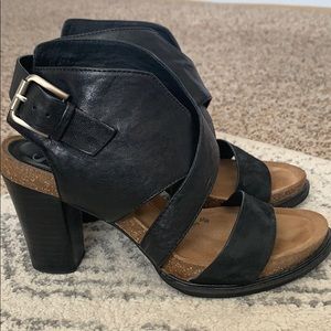 Block heel leather shoes